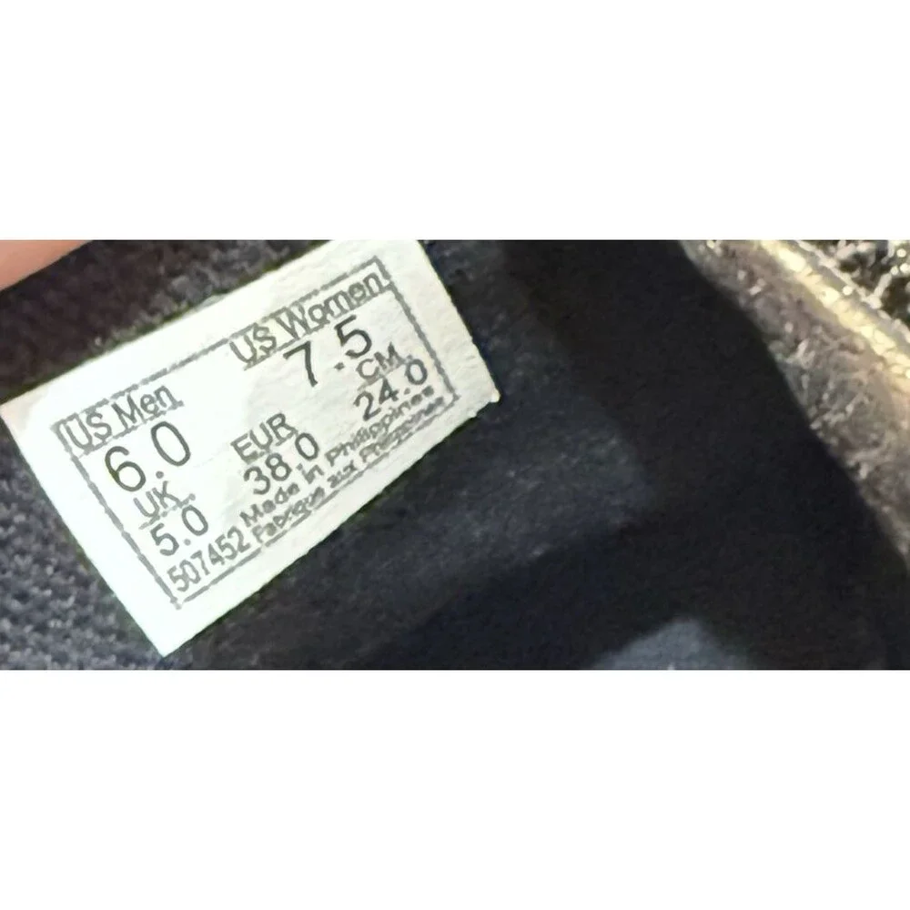 Vans Old Skool  Black Velvet Skate Sneakers  Unisex  Size 6 (M) 7.5 (W) 507452